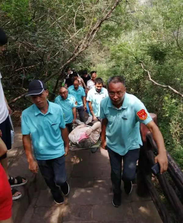 感动每一位游客！云台山人一直在前行！