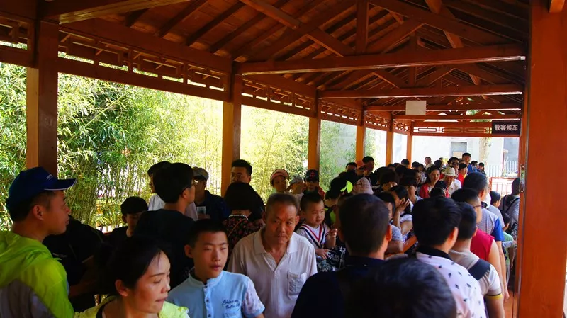 用心服务 我们为栾川旅游添彩！