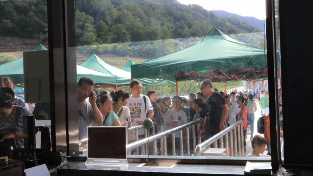 用心服务 我们为栾川旅游添彩！