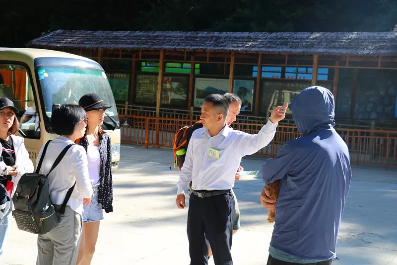 用心服务 我们为栾川旅游添彩！