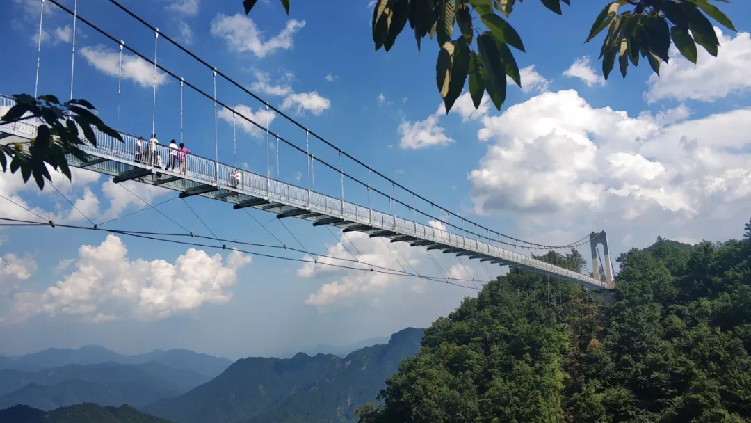 两千米的玻璃悬空桥，你敢体验吗？