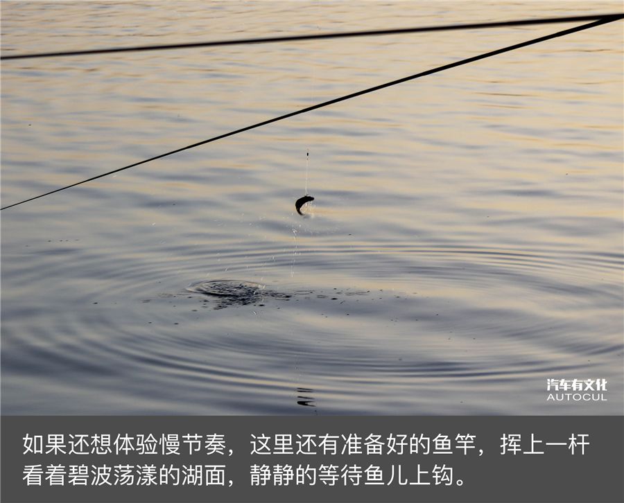 两天800公里 穿越了戈壁看见了碧波荡漾的湖水 还遇见了张亚