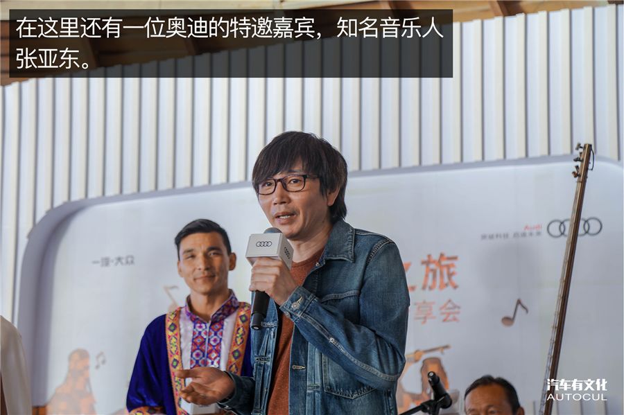 两天800公里 穿越了戈壁看见了碧波荡漾的湖水 还遇见了张亚