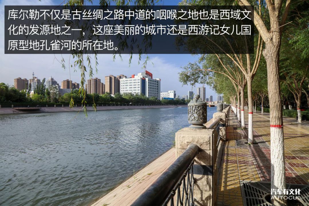 两天800公里 穿越了戈壁看见了碧波荡漾的湖水 还遇见了张亚