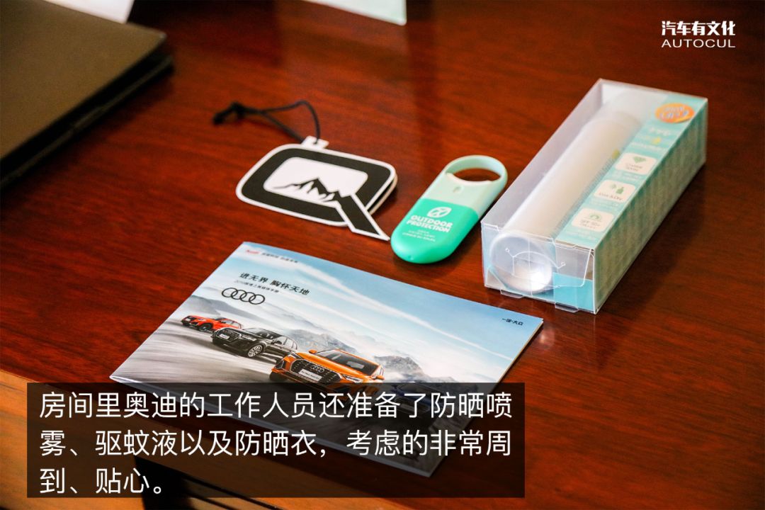 两天800公里 穿越了戈壁看见了碧波荡漾的湖水 还遇见了张亚