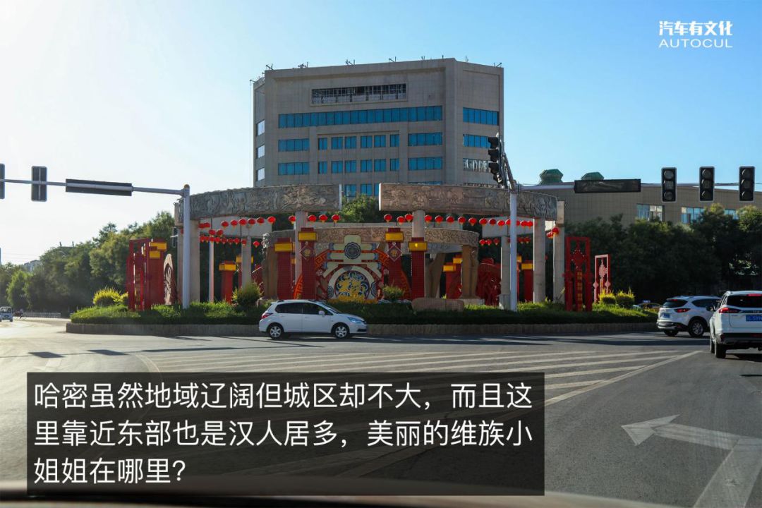 两天800公里 穿越了戈壁看见了碧波荡漾的湖水 还遇见了张亚