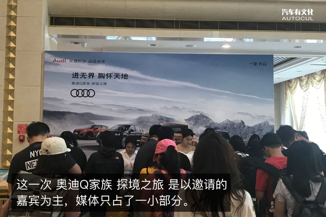 两天800公里 穿越了戈壁看见了碧波荡漾的湖水 还遇见了张亚