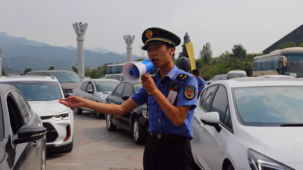 航拍直击丨高清图记录老君山客流高峰