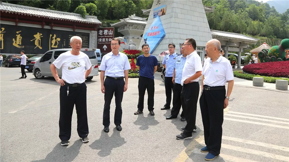 航拍直击丨高清图记录老君山客流高峰