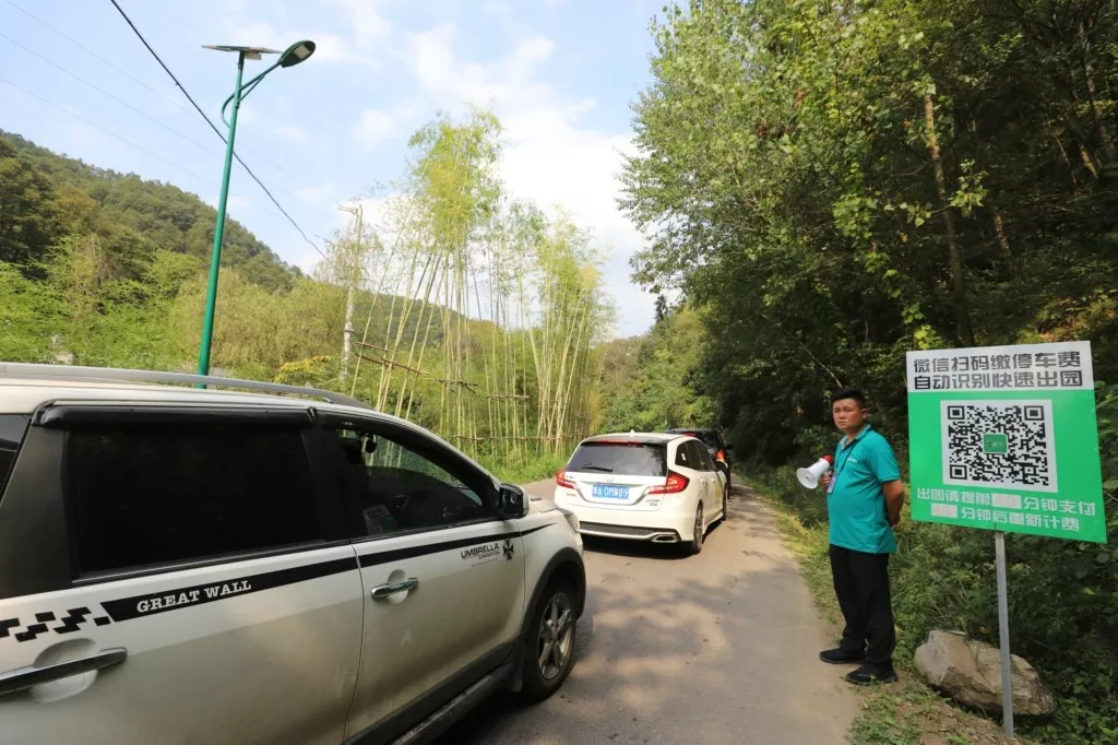 这个周末，重渡沟全力迎客流高峰真情服务暖人心