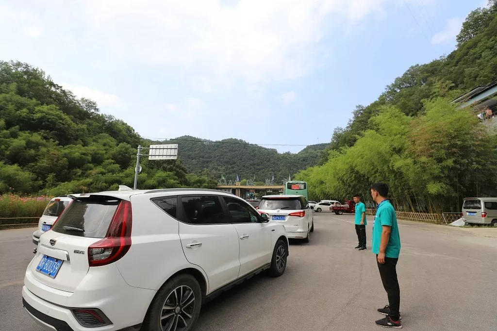 这个周末，重渡沟全力迎客流高峰真情服务暖人心
