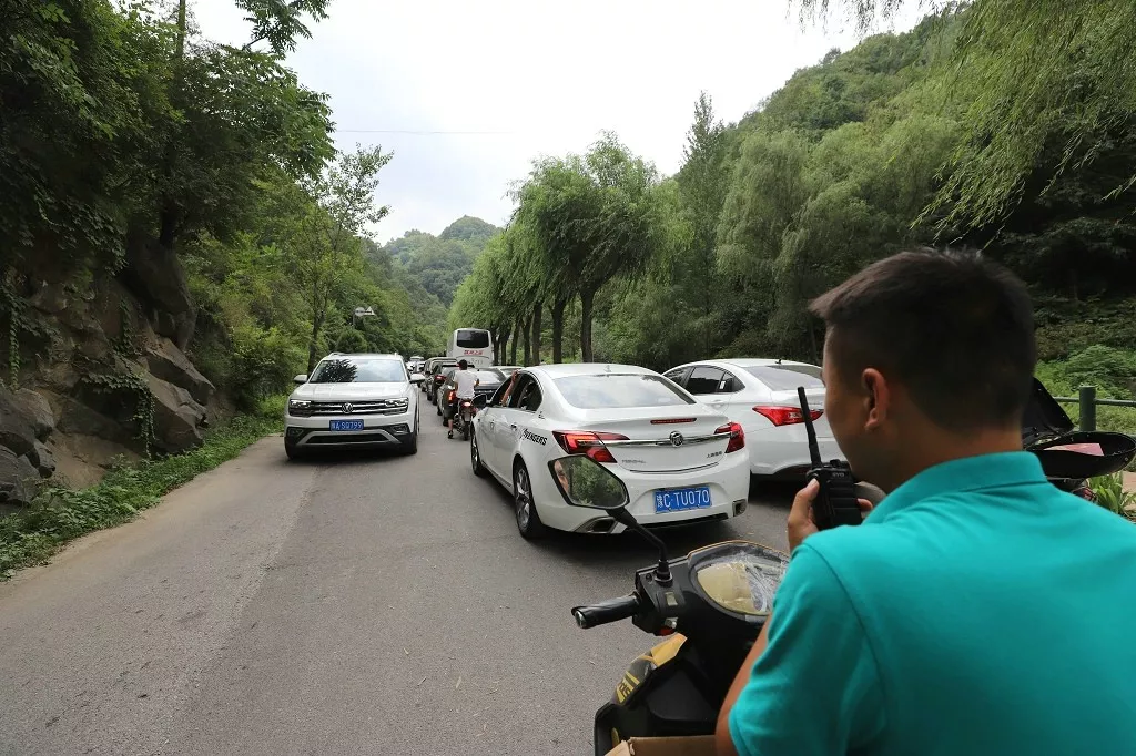 这个周末，重渡沟全力迎客流高峰真情服务暖人心