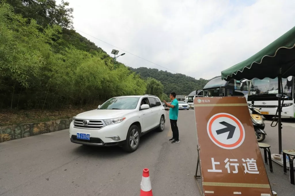 这个周末，重渡沟全力迎客流高峰真情服务暖人心