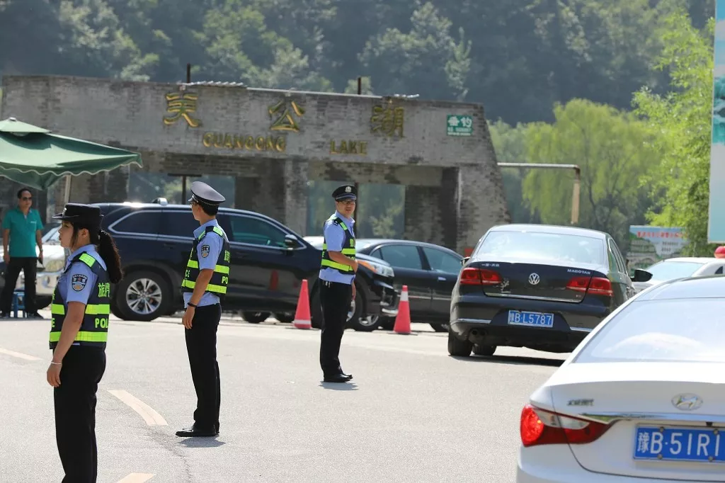 这个周末，重渡沟全力迎客流高峰真情服务暖人心