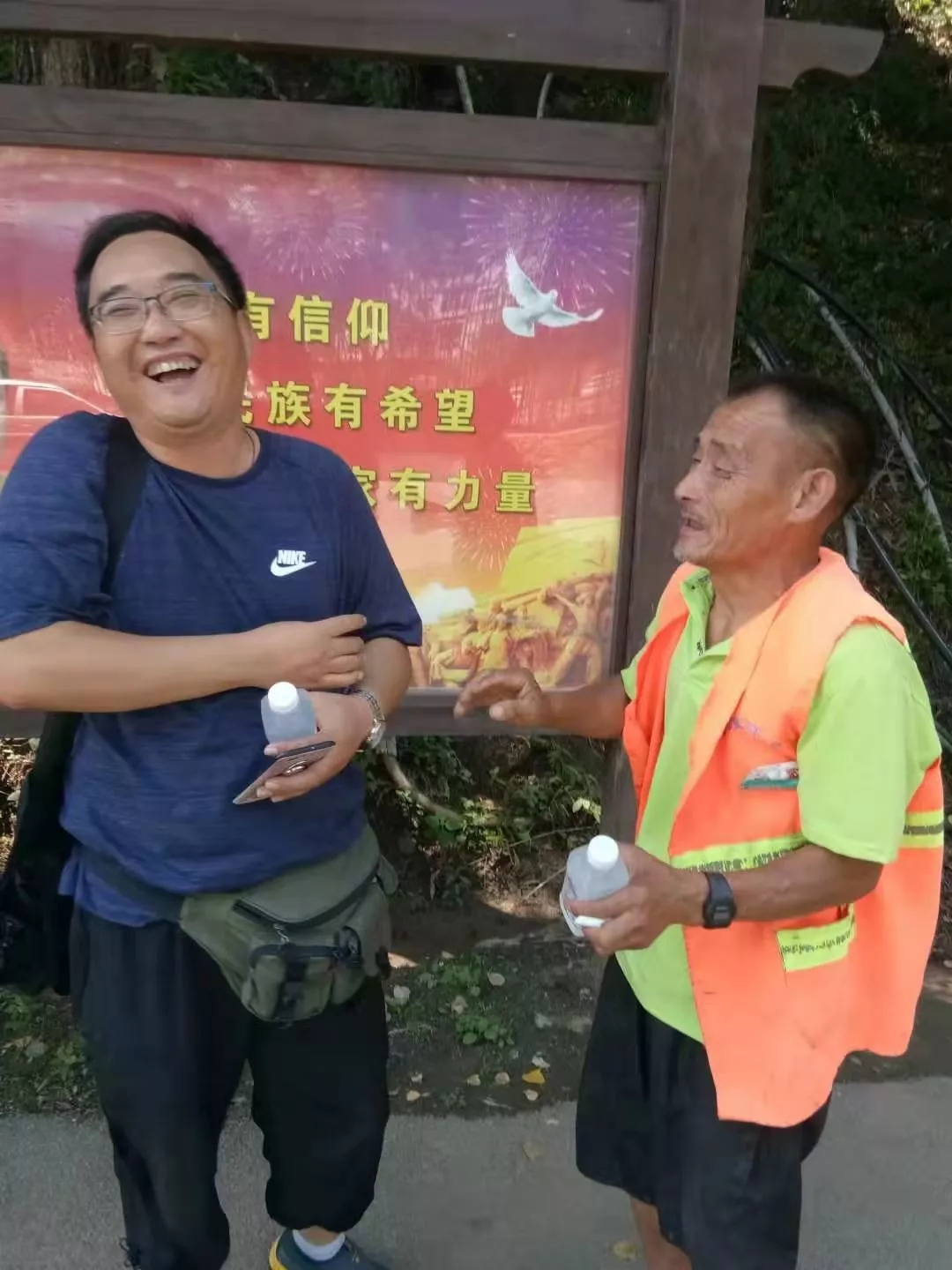 这个周末，重渡沟全力迎客流高峰真情服务暖人心