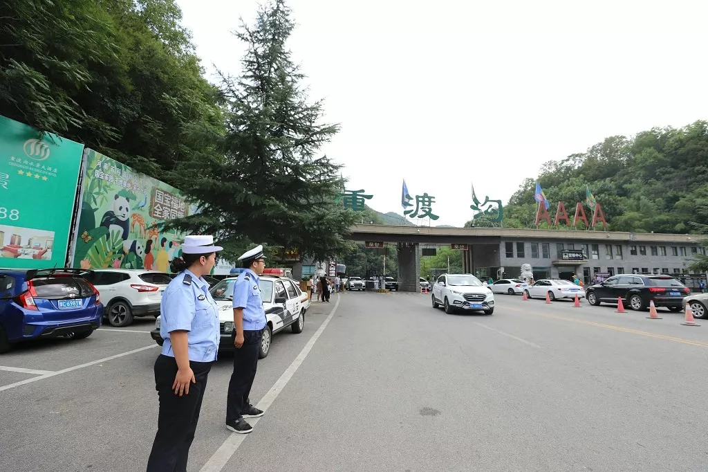 这个周末，重渡沟全力迎客流高峰真情服务暖人心