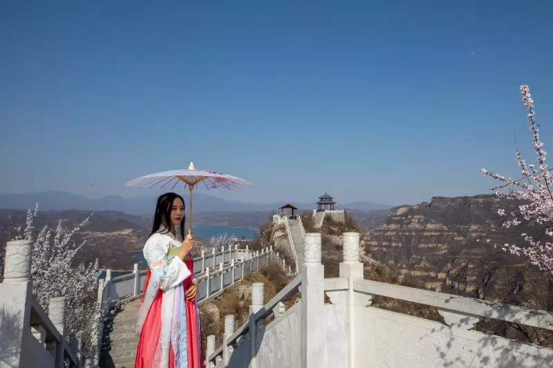 如果你想看秋水，请到这个地方来；如果你想看伊人，也请到这个地方来~