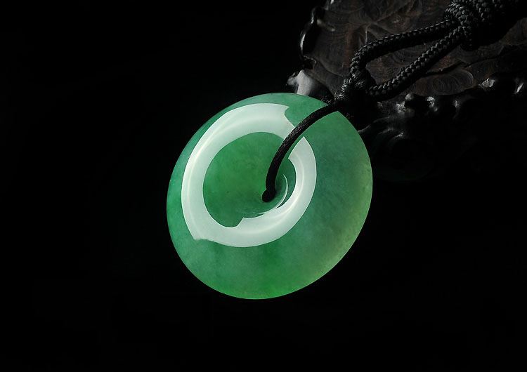 翡翠里经常说的“胶感”什么意思呢？