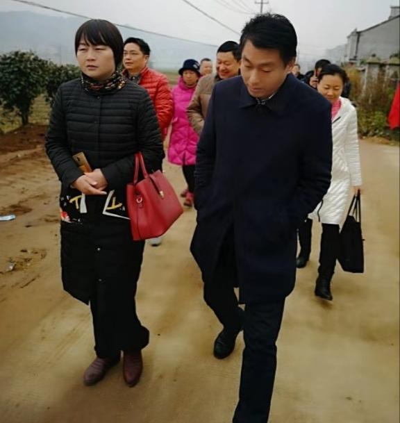 湖北黄梅大河镇广文冲村帅仲威山村领路人