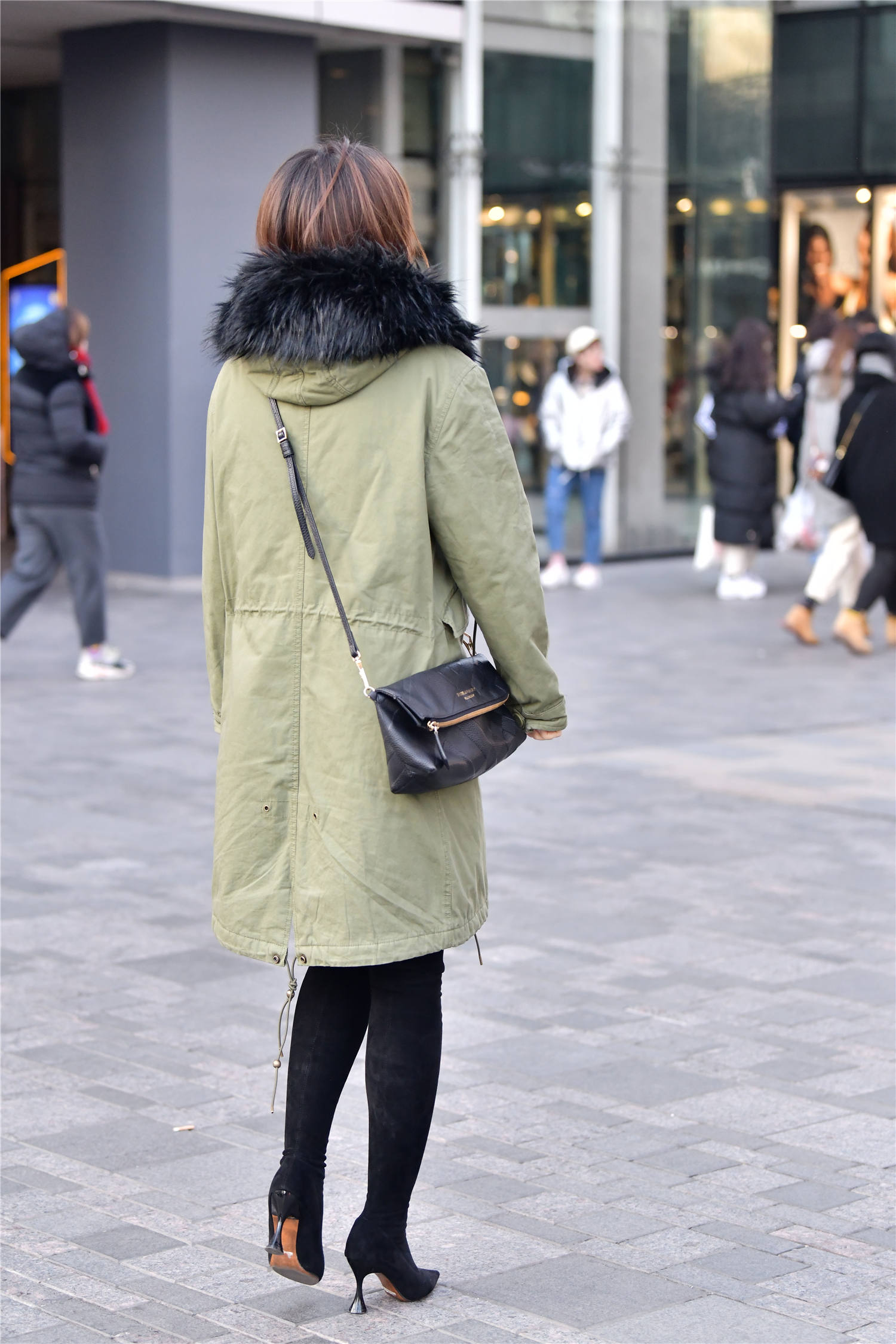 冬季的大衣，不是只有黑色，时尚街区都有哪些好看的大衣
