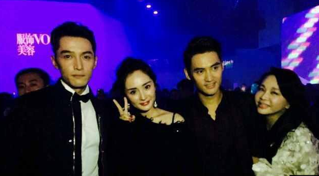 胡歌杨幂再同框,绯闻情侣化解尴尬有时候也许