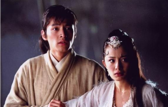 胡歌杨幂再同框,绯闻情侣化解尴尬有时候也许