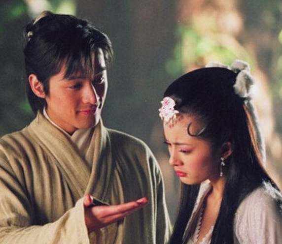 胡歌杨幂再同框,绯闻情侣化解尴尬有时候也许