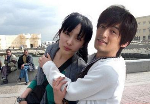 胡歌杨幂再同框,绯闻情侣化解尴尬有时候也许