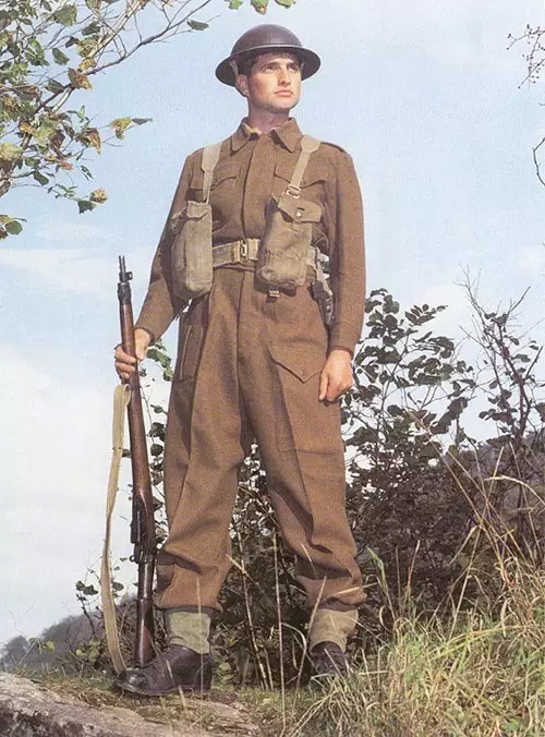 79年前英军用这条长满口袋的裤子装手雷，如今我们却用它来装酷