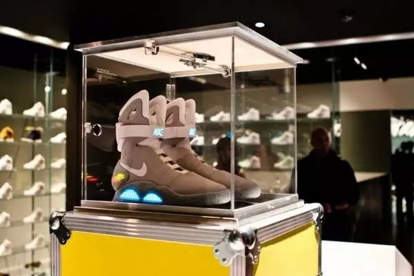 炒到一万的Yeezy算个屁，这款鞋够你在北京买套房了！