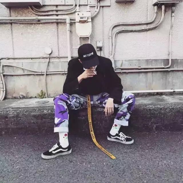 我花1339元买了这条黄色尼龙腰带，只为玩一次花式捆绑