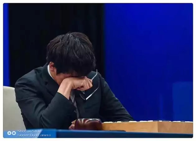 柯洁连败三轮遗憾落泪：你输了会哭，但它赢了不会笑！