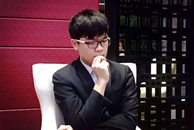 柯洁连败三轮遗憾落泪：你输了会哭，但它赢了不会笑！