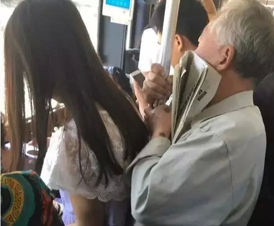 群殴篮球小伙！为老不尊的广场舞大妈，你们真牛逼！
