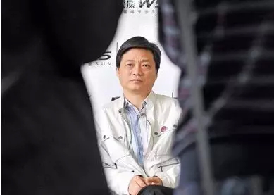 崔永元怒写长文检举“流氓”警察，却惨遭微博封杀