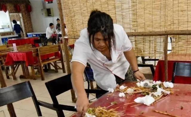 因改编《加州旅馆》爆红，连黄秋生为他点赞