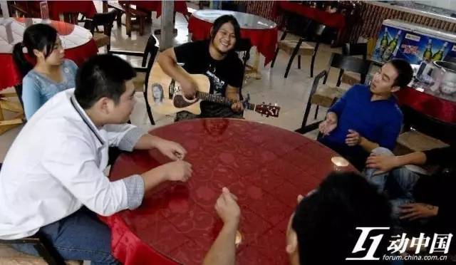 因改编《加州旅馆》爆红，连黄秋生为他点赞