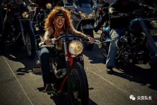 美国几十万摩托车爱好者中，1%的人才有能成为飞车党
