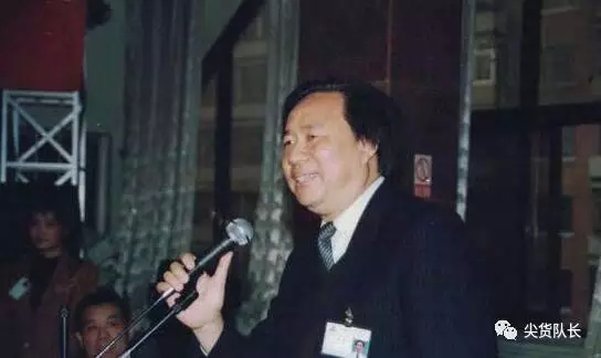 听说90年代去俄罗斯卖几条破牛仔裤，就能换辆奔驰车