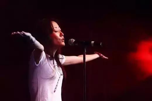 姜昕沉寂7年后携许巍新歌复出，惊艳众生！
