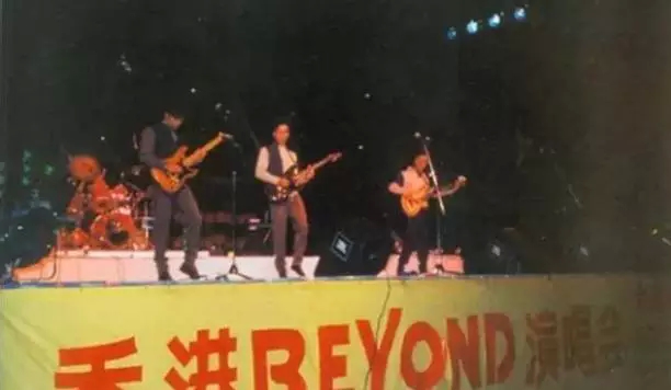 Beyond三十年后再重聚，叶世荣与家驹隔空对唱