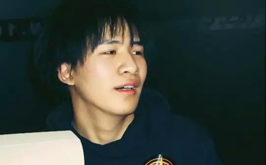 大张伟重唱金曲被打脸，曾经不可一世的朋克也没脾气了