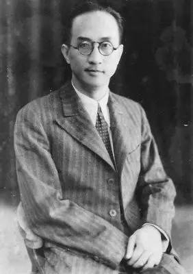 挑落政府高官、拒见当权领导，他一生流亡6次，却是民族最坚硬的