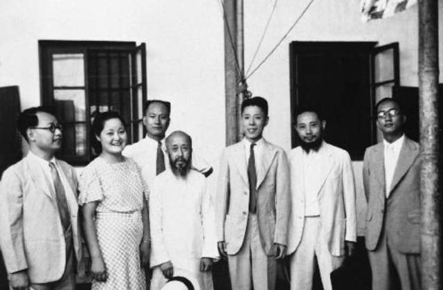 挑落政府高官、拒见当权领导，他一生流亡6次，却是民族最坚硬的