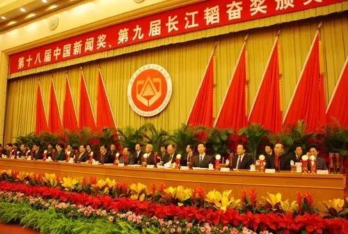 挑落政府高官、拒见当权领导，他一生流亡6次，却是民族最坚硬的