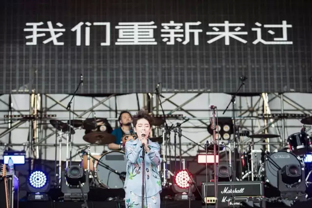左拥郭碧婷、右抱刘亦菲，曾轶可才是真正的女神收割机！