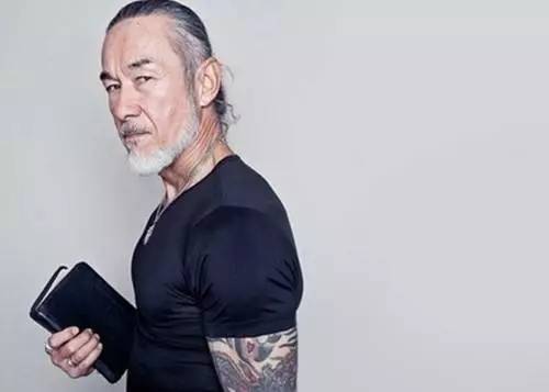 这个日本牧师给全身刺上最硬派的纹身，发现上帝都敬他三分