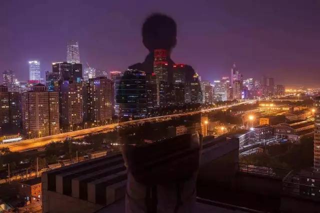中国有1000万年轻人透支生命，但社会还在逼他们继续奋斗..