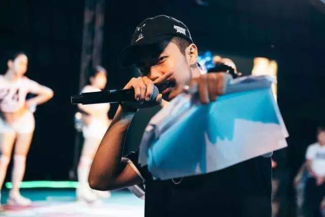 其实《中国有嘻哈》里最异类的rapper，是黄旭