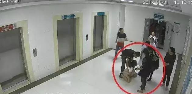 产妇求生被拒绝望跳楼：我没法选择怎么活，就只能决定怎么死！